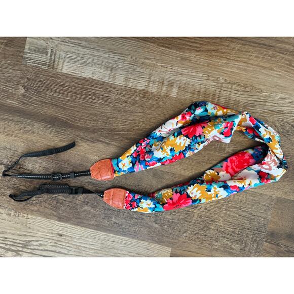 Floral Pattern Camera Strap - Picture 2 of 7